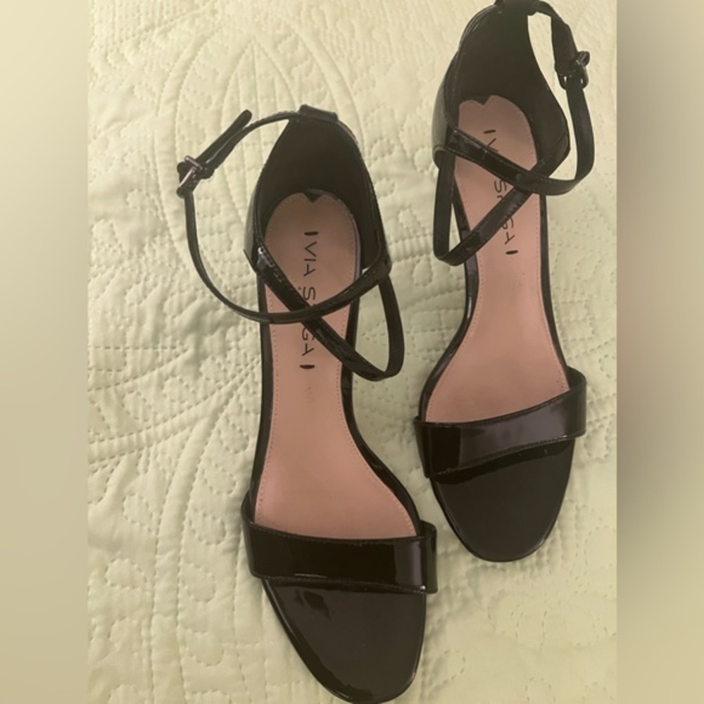 Via Spiga Leesa black‎ patent heels sz 7.5